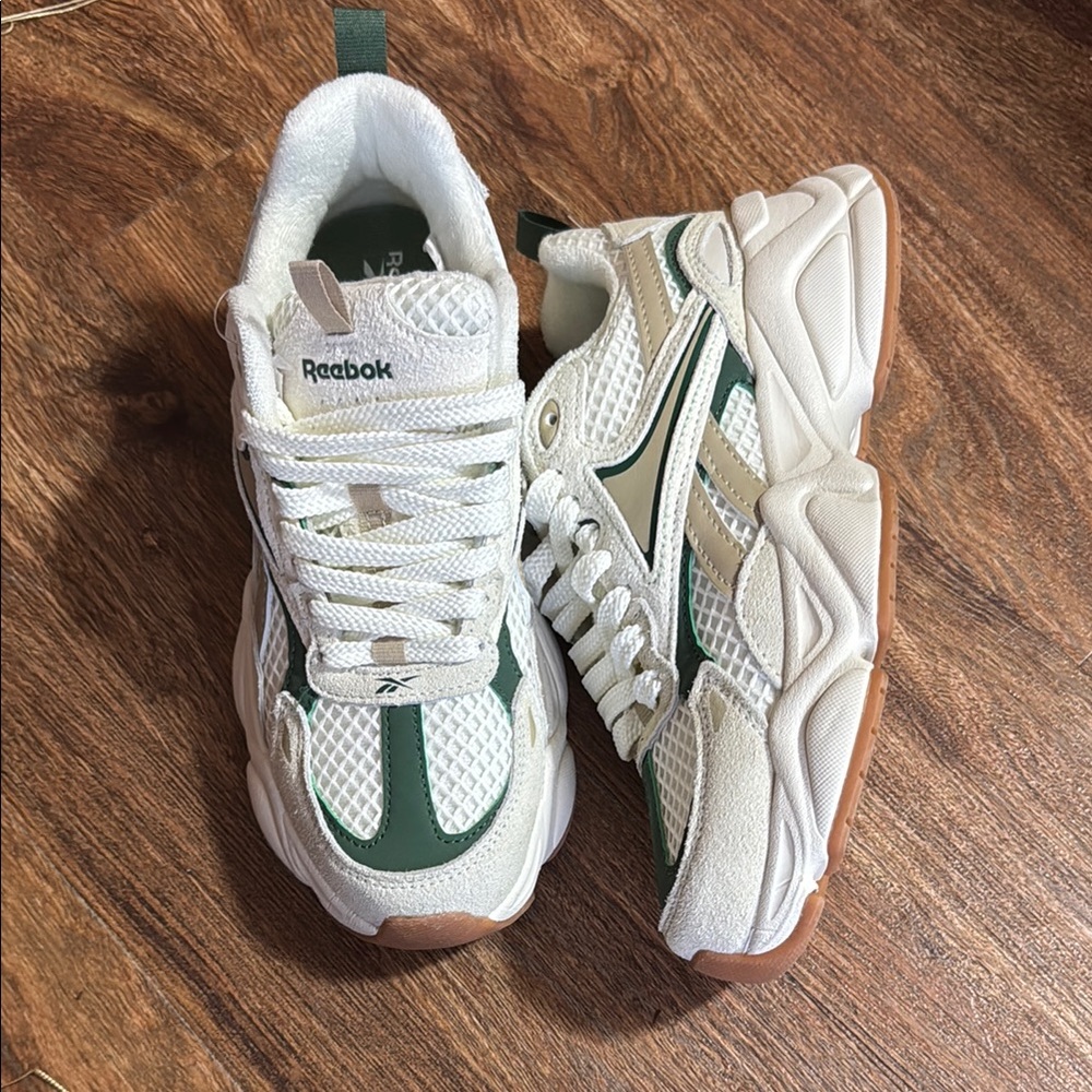 Reebok women White and Green Sneakers